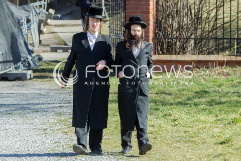  21.03.2014 LEZAJSK <br />PIELGRZYMKA CHASYDOW DO GROBU CADYKA ELIMELECHA WEISSBLUMA W LEZAJSKU W ROCZNICE JEGO SMIERCI. <br />W NIEDZIELE MA PRZYBYC OKOLO 7 TYSIECY PIELGRZYMOW Z CALEGO SWIATA<br /> 