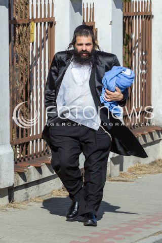  21.03.2014 LEZAJSK <br />PIELGRZYMKA CHASYDOW DO GROBU CADYKA ELIMELECHA WEISSBLUMA W LEZAJSKU W ROCZNICE JEGO SMIERCI. <br />W NIEDZIELE MA PRZYBYC OKOLO 7 TYSIECY PIELGRZYMOW Z CALEGO SWIATA<br /> 