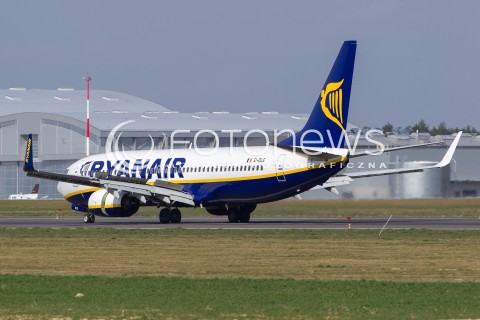  23.03.2014 JASIONKA<br />LOTNISKO RZESZOW JASIONKA<br />PORT LOTNICZY RZESZOW JASIONKA <br />N/Z SAMOLOT BOEING 737 LINII LOTNICZYCH RYANAIR REJESTRACJA EI-DLE<br /> 