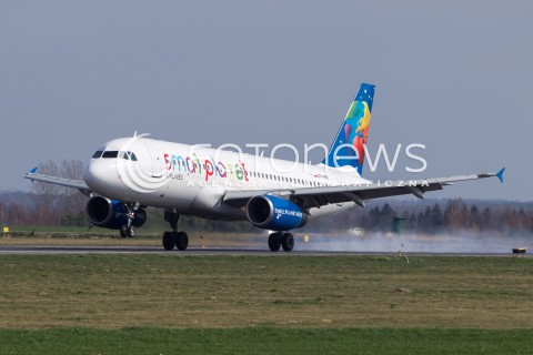  23.03.2014 JASIONKA<br />LOTNISKO RZESZOW JASIONKA<br />PORT LOTNICZY RZESZOW JASIONKA <br />N/Z SAMOLOT AIRBUS A320 LINII LOTNICZYCH SMALL PLANET AIRLINES REJESTRACJA SP-HAB<br /> 