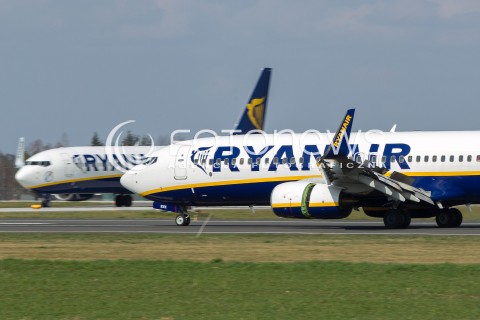  23.03.2014 JASIONKA<br />LOTNISKO RZESZOW JASIONKA<br />PORT LOTNICZY RZESZOW JASIONKA <br />N/Z SAMOLOT BOEING 737 LINII LOTNICZYCH RYANAIR REJESTRACJA EI-EVX<br /> 