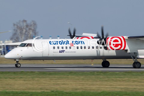  23.03.2014 JASIONKA<br />LOTNISKO RZESZOW JASIONKA<br />PORT LOTNICZY RZESZOW JASIONKA <br />N/Z SAMOLOT BOMBARDIEJ DASH Q400 LINII LOTNICZYCH EUROLOT REJESTRACJA SP-EQK<br /> 