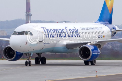  23.03.2014 JASIONKA<br />LOTNISKO RZESZOW JASIONKA<br />PORT LOTNICZY RZESZOW JASIONKA <br />N/Z SAMOLOT AIRBUS A320 LINII LOTNICZYCH THOMAS COOK REJESTRACJA OO-TCJ<br /> 