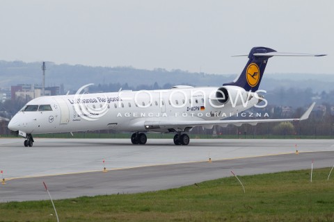  23.03.2014 JASIONKA<br />LOTNISKO RZESZOW JASIONKA<br />PORT LOTNICZY RZESZOW JASIONKA <br />N/Z SAMOLOT CANADAIR REGIONAL JET CRJ-700 LINII LOTNICZYCH LUFTHANSA REGIONAL REJESTRACJA D-ACPN<br /> 