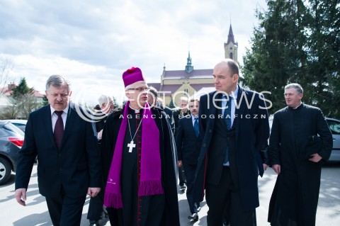  24.03.2014 MARKOWA (PODKARPACKIE)<br />OBCHODY 70. ROCZNICY ZAMORDOWANIA RODZINY ULMOW PRZEZ NIEMIECKICH ZOLNIERZY<br />N/Z JOZEF MICHALIK - METROPOLITA PRZEMYSKI BISKUP I JAN DZIEDZICZAK - POSEL PIS<br /> 