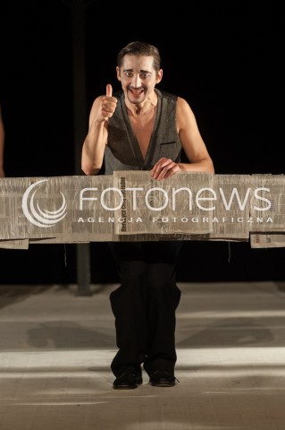  25.03.2014 WARSZAWA <br />PROBA MEDIALNA NIECH NO TYLKO ZAKWITNA JABLONIE W TEATRZE ATENEUM<br />N/Z WOJCIECH BRZEZINSKI<br /> 