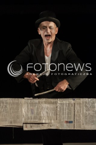  25.03.2014 WARSZAWA <br />PROBA MEDIALNA NIECH NO TYLKO ZAKWITNA JABLONIE W TEATRZE ATENEUM<br />N/Z KRZYSZTOF TYNIEC<br /> 