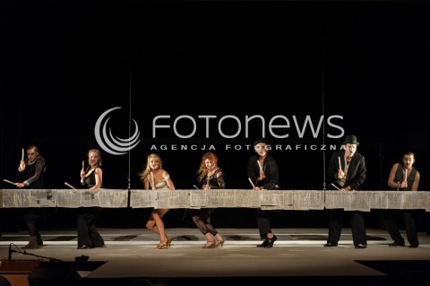  25.03.2014 WARSZAWA <br />PROBA MEDIALNA NIECH NO TYLKO ZAKWITNA JABLONIE W TEATRZE ATENEUM<br />N/Z OBSADA SPEKTAKLU<br /> 