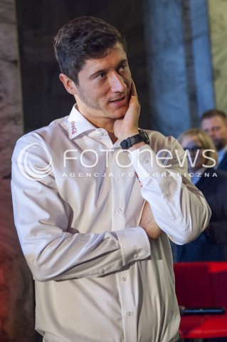  26.03.2014 WARSZAWA KONFERENCJA PRASOWA Z OKAZJI PRZYBYCIA PUCHARU MISTRZOSTW SWIATA W PILCE NOZNEJ DO WARSZAWY N/Z ROBERT LEWANDOWSKI  