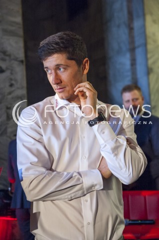  26.03.2014 WARSZAWA KONFERENCJA PRASOWA Z OKAZJI PRZYBYCIA PUCHARU MISTRZOSTW SWIATA W PILCE NOZNEJ DO WARSZAWY N/Z ROBERT LEWANDOWSKI  