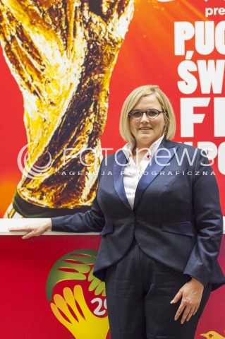  26.03.2014 WARSZAWA KONFERENCJA PRASOWA Z OKAZJI PRZYBYCIA PUCHARU MISTRZOSTW SWIATA W PILCE NOZNEJ DO WARSZAWY N/Z DYREKTOR GENERALNA COCA COLA POLAND SERVICES ANNA JAKUBOWSKA  