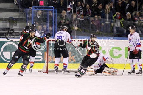  28.03.2014 SANOK HOKEJ NA LODZIE<br />PLH SEZON 2013 / 2014 - MECZ O 1. MIEJSCE FINAL<br />MECZ CIARKO PBS BANK SANOK - GKS TYCHY<br />N/Z ADRIAN PARZYSZEK MILAN BARANYK RADOSC BRAMKA GOL NA 1:1 DLA GKS TYCHY EMOCJE<br /> 