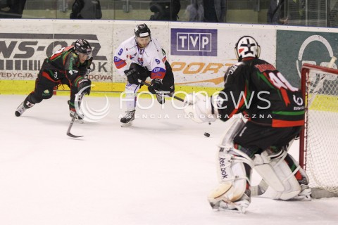  28.03.2014 SANOK HOKEJ NA LODZIE<br />PLH SEZON 2013 / 2014 - MECZ O 1. MIEJSCE FINAL<br />MECZ CIARKO PBS BANK SANOK - GKS TYCHY<br />N/Z PETR SINAGL JAROSLAW RZESZUTKO STEFAN ZIGARDY <br /> 