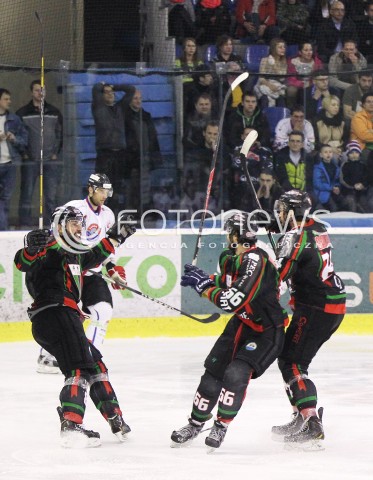  28.03.2014 SANOK HOKEJ NA LODZIE<br />PLH SEZON 2013 / 2014 - MECZ O 1. MIEJSCE FINAL<br />MECZ CIARKO PBS BANK SANOK - GKS TYCHY<br />N/Z MIKOLAJ LOPUSKI RADOSC BRAMKA GOL EMOCJE NA 1:3 DLA GKS TYCHY<br /> 