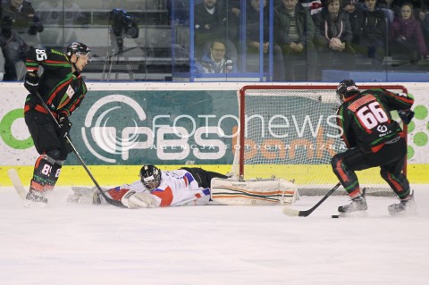  28.03.2014 SANOK HOKEJ NA LODZIE<br />PLH SEZON 2013 / 2014 - MECZ O 1. MIEJSCE FINAL<br />MECZ CIARKO PBS BANK SANOK - GKS TYCHY<br />N/Z JOHN MURRAY MARCIN KOLUSZ JAKUB WITECKI <br /> 