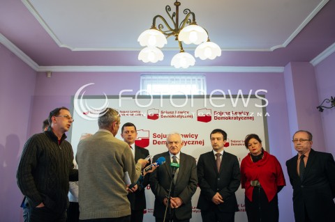  28.03.2014 RZESZOW<br />KONFERENCJA PRASOWA PRZEWODNICZACEGO SLD LESZKA MILLERA W RZESZOWIE<br />N/Z TOMASZ KAMINSKI , LESZEK MILLER KONFERENCJA PRASOWA Z KANDYDATAMI SLD DO PARLAMENTU EUROPEJSKIEGO Z PODKARPACIA , DANIEL KOZDEBA , KRYSTYNA LESNIAK - MOCZUK , JANUSZ KONIECZNY<br /> 