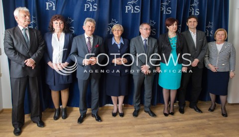  30.03.2014 RZESZOW <br />PREZENTACJA KANDYDATOW PIS DO PARLAMENTU EUROPEJSKIEGO NA PODKARPACIU<br />N/Z KANDYDACI OD LEWEJ: ANDRZEJ CWIERZ , LIDIA BLADEK , STANISLAW PIOTROWICZ , JOZEFA HRYNKIEWICZ , TADEUSZ PIORO , KRYSTYNA WROBLEWSKA , BOGDAN ROMANIUK , ALICJA ZAJAC<br /> 