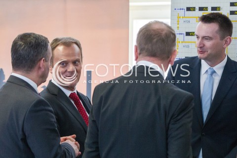  30.03.2014 HUSOW <br />WIZYTA PREMIERA DONALDA TUSKA NA TERENIE PODZIEMNEGO MAGAZYNU GAZU ZIEMNEGO W HUSOWIE NA PODKARPACIU<br />N/Z DONALD TUSK<br /> 
