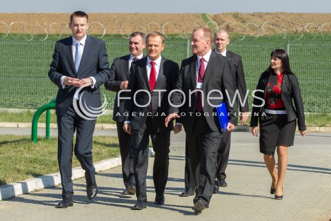  30.03.2014 HUSOW <br />WIZYTA PREMIERA DONALDA TUSKA NA TERENIE PODZIEMNEGO MAGAZYNU GAZU ZIEMNEGO W HUSOWIE NA PODKARPACIU<br />N/Z DONALD TUSK WLODZIMIERZ KARPINSKI MALGORZATA CHOMYCZ - SMIGIELSKA<br /> 