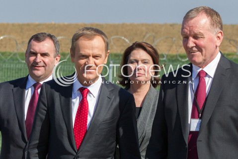  30.03.2014 HUSOW <br />WIZYTA PREMIERA DONALDA TUSKA NA TERENIE PODZIEMNEGO MAGAZYNU GAZU ZIEMNEGO W HUSOWIE NA PODKARPACIU<br />N/Z DONALD TUSK<br /> 
