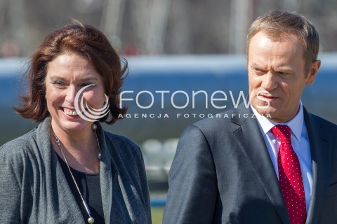  30.03.2014 HUSOW <br />WIZYTA PREMIERA DONALDA TUSKA NA TERENIE PODZIEMNEGO MAGAZYNU GAZU ZIEMNEGO W HUSOWIE NA PODKARPACIU<br />N/Z DONALD TUSK MALGORZATA KIDAWA - BLONSKA<br /> 