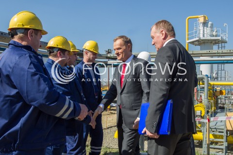 30.03.2014 HUSOW <br />WIZYTA PREMIERA DONALDA TUSKA NA TERENIE PODZIEMNEGO MAGAZYNU GAZU ZIEMNEGO W HUSOWIE NA PODKARPACIU<br />N/Z DONALD TUSK<br /> 