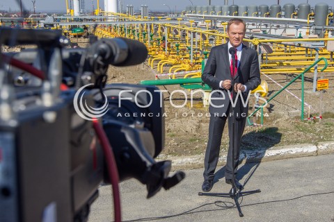  30.03.2014 HUSOW <br />WIZYTA PREMIERA DONALDA TUSKA NA TERENIE PODZIEMNEGO MAGAZYNU GAZU ZIEMNEGO W HUSOWIE NA PODKARPACIU<br />N/Z DONALD TUSK<br /> 