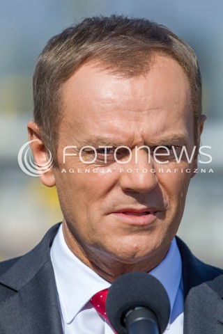  30.03.2014 HUSOW <br />WIZYTA PREMIERA DONALDA TUSKA NA TERENIE PODZIEMNEGO MAGAZYNU GAZU ZIEMNEGO W HUSOWIE NA PODKARPACIU<br />N/Z DONALD TUSK<br /> 