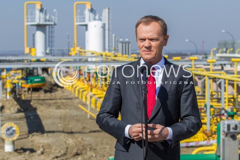  30.03.2014 HUSOW <br />WIZYTA PREMIERA DONALDA TUSKA NA TERENIE PODZIEMNEGO MAGAZYNU GAZU ZIEMNEGO W HUSOWIE NA PODKARPACIU<br />N/Z DONALD TUSK<br /> 
