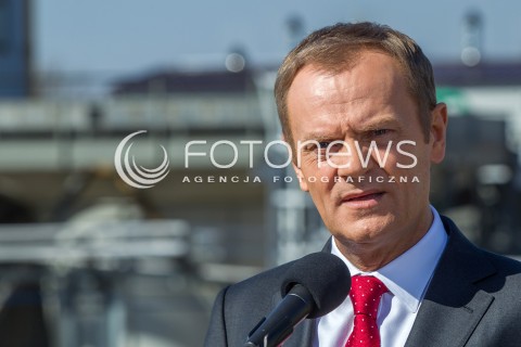  30.03.2014 HUSOW <br />WIZYTA PREMIERA DONALDA TUSKA NA TERENIE PODZIEMNEGO MAGAZYNU GAZU ZIEMNEGO W HUSOWIE NA PODKARPACIU<br />N/Z DONALD TUSK<br /> 