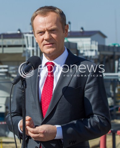  30.03.2014 HUSOW <br />WIZYTA PREMIERA DONALDA TUSKA NA TERENIE PODZIEMNEGO MAGAZYNU GAZU ZIEMNEGO W HUSOWIE NA PODKARPACIU<br />N/Z DONALD TUSK<br /> 