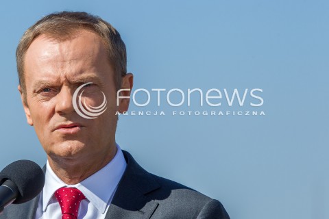  30.03.2014 HUSOW <br />WIZYTA PREMIERA DONALDA TUSKA NA TERENIE PODZIEMNEGO MAGAZYNU GAZU ZIEMNEGO W HUSOWIE NA PODKARPACIU<br />N/Z DONALD TUSK<br /> 