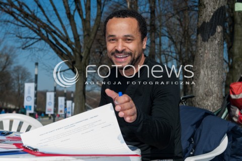  30.03.2014 WARSZAWA <br />WOJCIECH OLEJNICZAK ZBIERA PODPISY DO PARLAMENTU EUROPEJSKIEGO<br />N/Z KRYSTIAN LEGIERSKI<br /> 