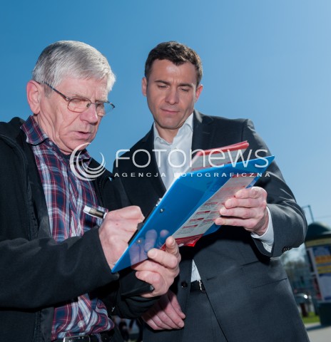  30.03.2014 WARSZAWA <br />WOJCIECH OLEJNICZAK ZBIERA PODPISY DO PARLAMENTU EUROPEJSKIEGO<br />N/Z WOJCIECH OLEJNICZAK<br /> 