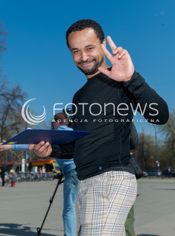  30.03.2014 WARSZAWA <br />WOJCIECH OLEJNICZAK ZBIERA PODPISY DO PARLAMENTU EUROPEJSKIEGO<br />N/Z KRYSTIAN LEGIERSKI<br /> 