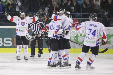  03.04.2014 SANOK HOKEJ NA LODZIE<br />PLH SEZON 2013 / 2014 - MECZ O 1. MIEJSCE FINAL<br />MECZ CIARKO PBS BANK SANOK - GKS TYCHY<br />N/Z ROBERT KOSTECKI RADOSC BRAMKA GOL NA 1:0<br /> 