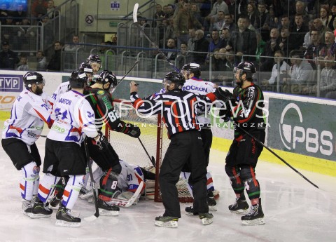  03.04.2014 SANOK HOKEJ NA LODZIE<br />PLH SEZON 2013 / 2014 - MECZ O 1. MIEJSCE FINAL<br />MECZ CIARKO PBS BANK SANOK - GKS TYCHY<br />N/Z MIKOLAJ LOPUSKI JOHN MURRAY BARTLOMIEJ POCIECHA <br /> 