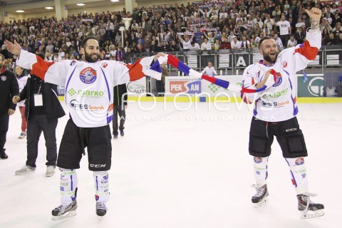  03.04.2014 SANOK HOKEJ NA LODZIE<br />PLH SEZON 2013 / 2014 - MECZ O 1. MIEJSCE FINAL<br />MECZ CIARKO PBS BANK SANOK - GKS TYCHY<br />N/Z CIARKO PBS BANK SANOK MISTRZEM POLSKI W HOKEJU NA LODZIE<br />RADOSC EMOCJE ZWYCIESTWO PUCHAR<br />ROBERT KOSTECKI SAMSON MAHBOD SYLWETKA<br /> 