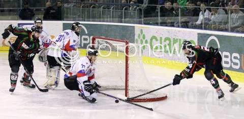  03.04.2014 SANOK HOKEJ NA LODZIE<br />PLH SEZON 2013 / 2014 - MECZ O 1. MIEJSCE FINAL<br />MECZ CIARKO PBS BANK SANOK - GKS TYCHY<br />N/Z BARTLOMIEJ POCIECHA RADOSLAW GALANT MIKOLAJ LOPUSKI JOHN MURRAY <br /> 