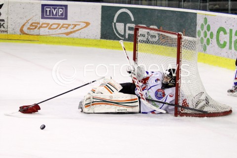  03.04.2014 SANOK HOKEJ NA LODZIE<br />PLH SEZON 2013 / 2014 - MECZ O 1. MIEJSCE FINAL<br />MECZ CIARKO PBS BANK SANOK - GKS TYCHY<br />N/Z JOHN MURRAY <br /> 