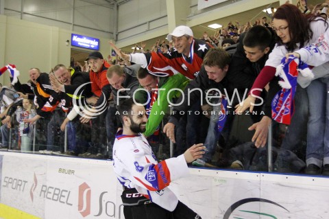  03.04.2014 SANOK HOKEJ NA LODZIE<br />PLH SEZON 2013 / 2014 - MECZ O 1. MIEJSCE FINAL<br />MECZ CIARKO PBS BANK SANOK - GKS TYCHY<br />CIARKO PBS BANK SANOK MISTRZEM POLSKI W HOKEJU NA LODZIE<br />N/Z SAMSON MAHBOD KIBICE<br />RADOSC EMOCJE ZWYCIESTWO<br /> 