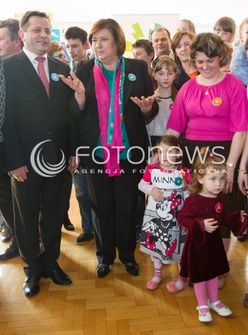  04.04.2014 TRZEBOWNISKO<br />SPOTKANIE MALZONKI PREZYDENTA RP ANNY KOMOROWSKIEJ Z RODZINAMI Z GMINY TRZEBOWNISKO OBJETYMI REALIZACJA PROGRAMU RODZINA WIELODZIETNA 3+<br />N/Z ANNA KOMOROWSKA SPOTKANIE Z RODZICAMI I DZIECMI<br /> 