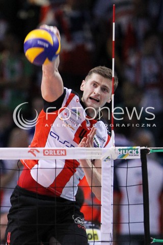  04.04.2014 RZESZOW <br />SIATKOWKA PLUS LIGA 2013/2014 MEN VOLLEYBALL POLAND POLISH PLUSLIGA LEAGUE SEASON 2013/2014 RUNDA PLAY-OFF POLFINAL SEMIFINAL<br />MECZ ASSECO RESOVIA - ZAKSA KEDZIERZYN KOZLE<br />N/Z PIOTR NOWAKOWSKI SYLWETKA ATAK<br /> 
