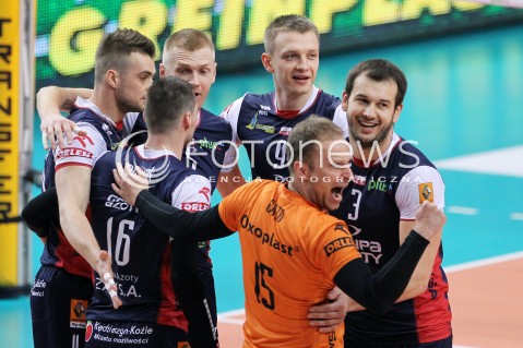  04.04.2014 RZESZOW <br />SIATKOWKA PLUS LIGA 2013/2014 MEN VOLLEYBALL POLAND POLISH PLUSLIGA LEAGUE SEASON 2013/2014 RUNDA PLAY-OFF POLFINAL SEMIFINAL<br />MECZ ASSECO RESOVIA - ZAKSA KEDZIERZYN KOZLE<br />N/Z LUKASZ WISNIEWSKI DOMINIK WITCZAK PAWEL ZAGUMNY DICK KOOY PIOTR GACEK RADOSC EMOCJE <br /> 