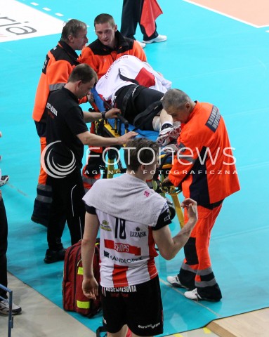  04.04.2014 RZESZOW <br />SIATKOWKA PLUS LIGA 2013/2014 MEN VOLLEYBALL POLAND POLISH PLUSLIGA LEAGUE SEASON 2013/2014 RUNDA PLAY-OFF POLFINAL SEMIFINAL<br />MECZ ASSECO RESOVIA - ZAKSA KEDZIERZYN KOZLE<br />N/Z OLIEG ACHREM ALEH AKHREM BOL URAZ KONTUZJA EMOCJE NOSZE<br /> 