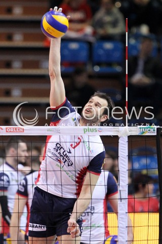  05.04.2014 RZESZOW <br />SIATKOWKA PLUS LIGA 2013/2014 MEN VOLLEYBALL POLAND POLISH PLUSLIGA LEAGUE SEASON 2013/2014 RUNDA PLAY-OFF POLFINAL SEMIFINAL<br />MECZ ASSECO RESOVIA - ZAKSA KEDZIERZYN KOZLE<br />N/Z DOMINIK WITCZAK SYLWETKA ATAK<br /> 