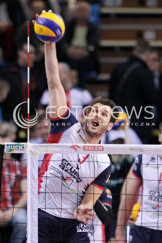  05.04.2014 RZESZOW <br />SIATKOWKA PLUS LIGA 2013/2014 MEN VOLLEYBALL POLAND POLISH PLUSLIGA LEAGUE SEASON 2013/2014 RUNDA PLAY-OFF POLFINAL SEMIFINAL<br />MECZ ASSECO RESOVIA - ZAKSA KEDZIERZYN KOZLE<br />N/Z DOMINIK WITCZAK SYLWETKA ATAK<br /> 