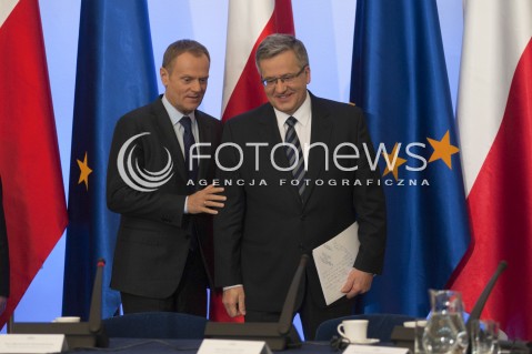  08.04.2014 WARSZAWA <br />POSIEDZENIE RADY GABINETOWEJ Z UDZIALEM PREZYDENTA RP W PALACU PREZYDENCKIM<br />N/Z PREZYDENT RP BRONISLAW KOMOROWSKI PREMIER DONALD TUSK<br /> 