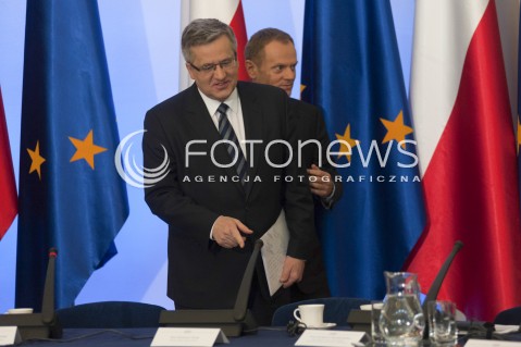  08.04.2014 WARSZAWA <br />POSIEDZENIE RADY GABINETOWEJ Z UDZIALEM PREZYDENTA RP W PALACU PREZYDENCKIM<br />N/Z PREZYDENT RP BRONISLAW KOMOROWSKI PREMIER DONALD TUSK<br /> 