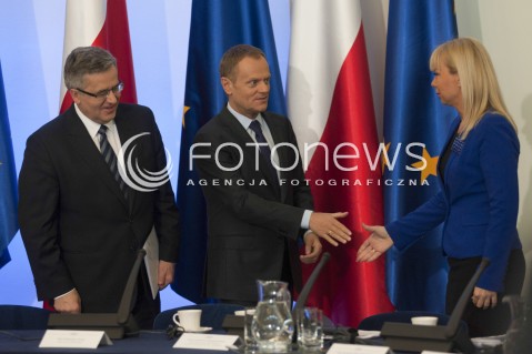  08.04.2014 WARSZAWA <br />POSIEDZENIE RADY GABINETOWEJ Z UDZIALEM PREZYDENTA RP W PALACU PREZYDENCKIM<br />N/Z PREZYDENT RP BRONISLAW KOMOROWSKI PREMIEC DONALD TUSK ELZBIETA BIENKOWSKA<br /> 